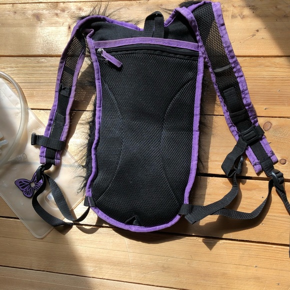Fuzzy Spike Hydration Pack DanPak - Picture 5 of 8